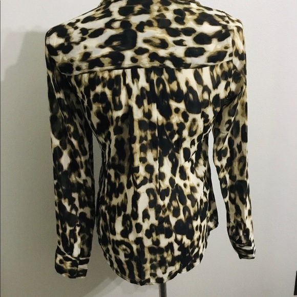 Guess leopard button down blouse small - Picture 3 of 4